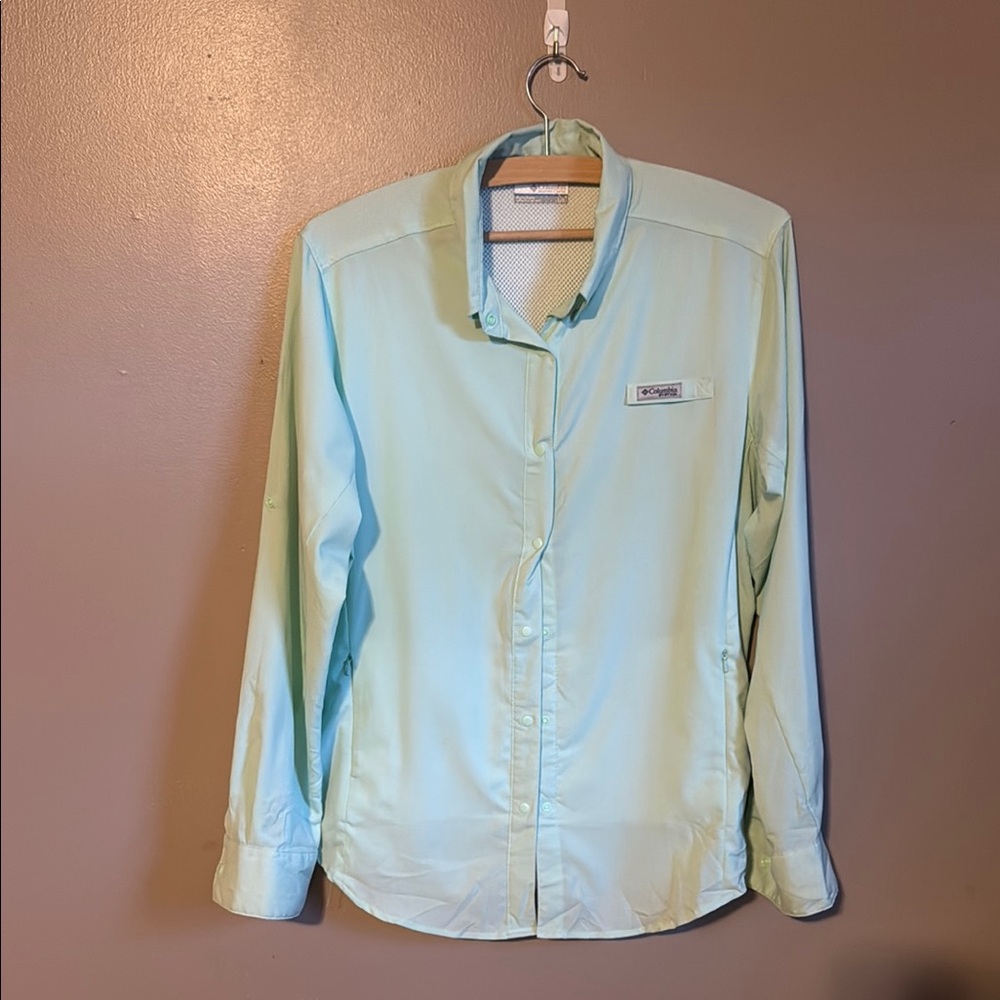 Columbia women’s Light Green Shirt